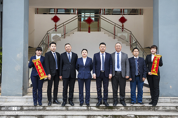 重庆鼎萨木门：销售团队向全国经销商朋友拜年
