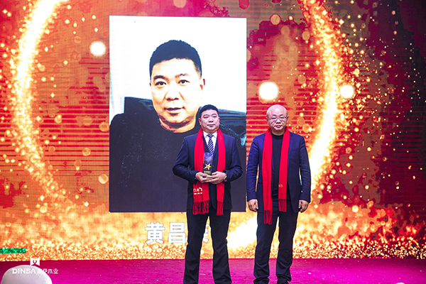 重庆鼎萨木门：销售一部部长黄昌荣获得2019年销量冠军