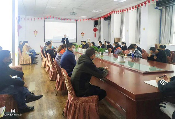 重庆鼎萨木业营销中心举行2020“逆战”行动誓师大会